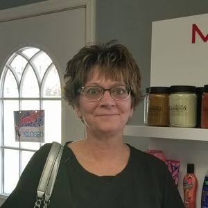 Meet your Posher, Kelly